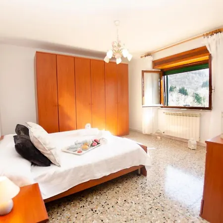 Rondinaio Holiday home Tereglio