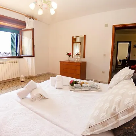 Rondinaio Holiday home Tereglio